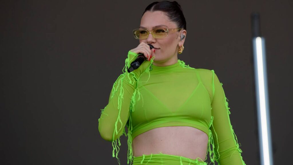 Jessie J Pausa: Câncer de Mama Revelação