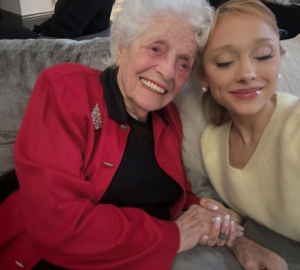 Luto: Ariana Grande se Despede da Avó