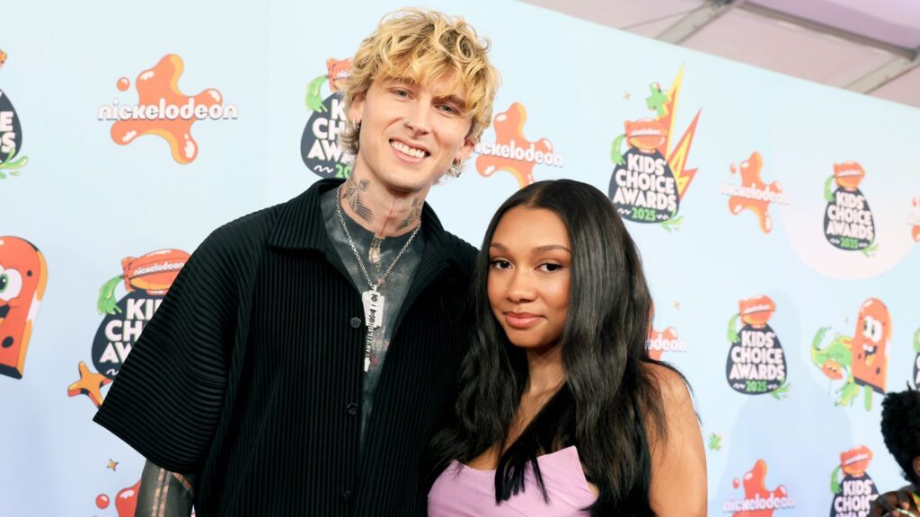 Machine Gun Kelly e filha: Rara aparição revela laço
