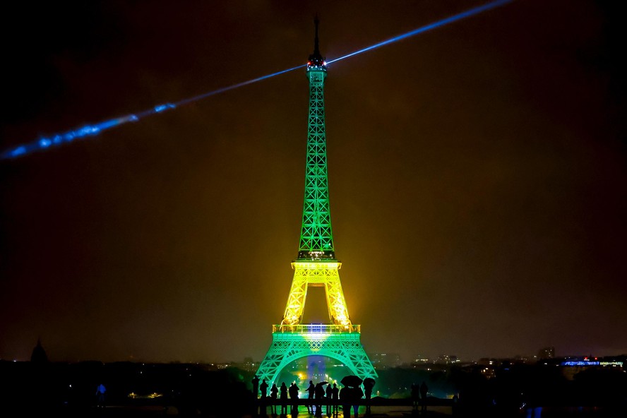 Homenagem ao Brasil na França: Show na Torre Eiffel