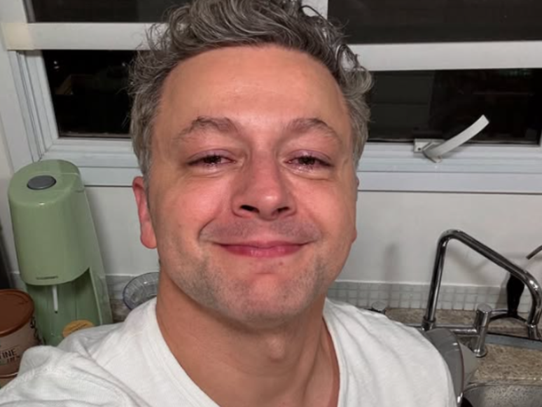 Lucas Lima celebra novo apartamento após separação