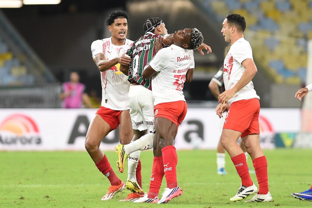 Estreia de Hulk no Fluminense e pancadaria no Maracanã