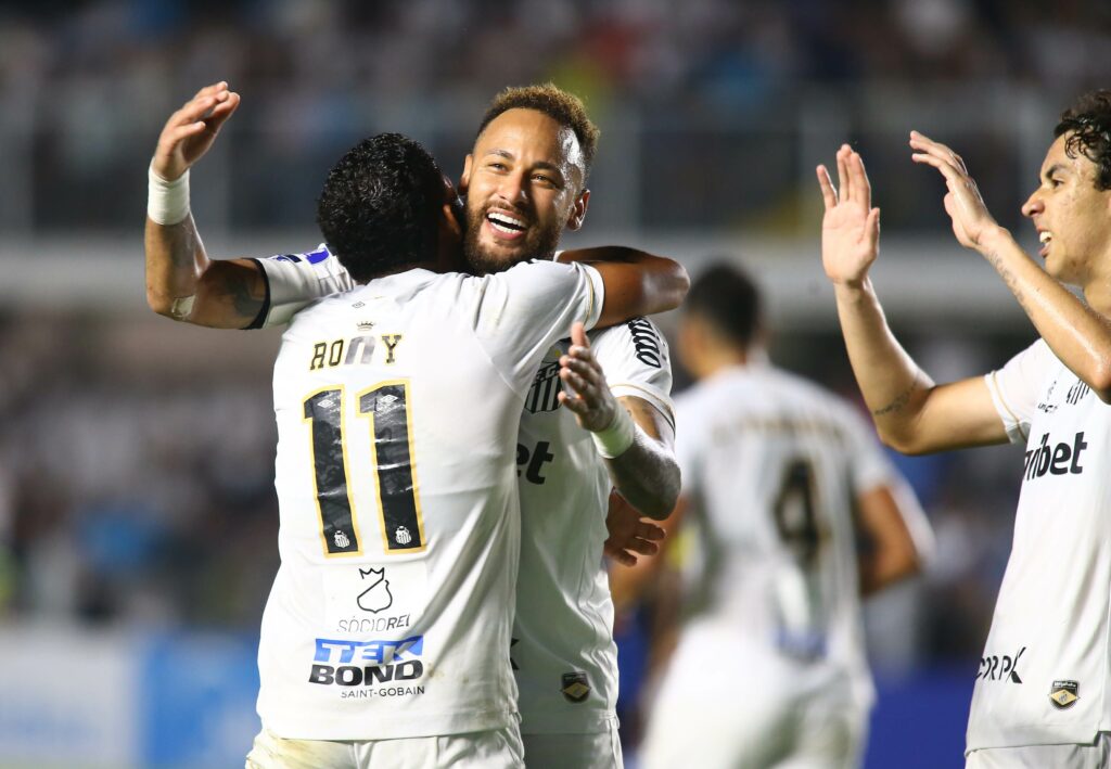 Neymar de sunga rouba a cena em classificação do Santos