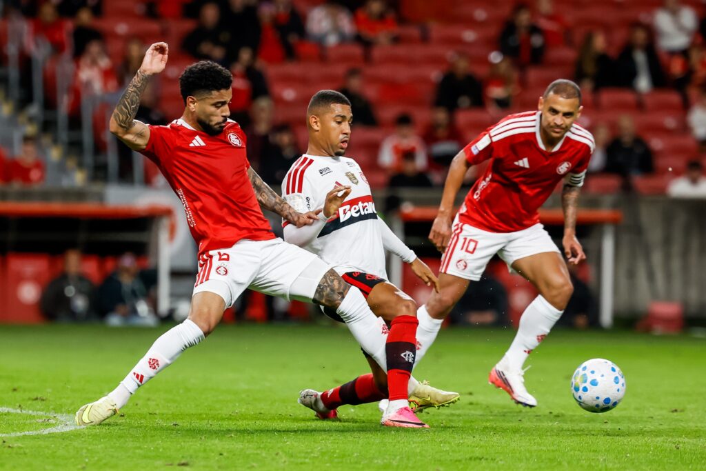 Internacional x Flamengo: drama e empate no Beira-Rio