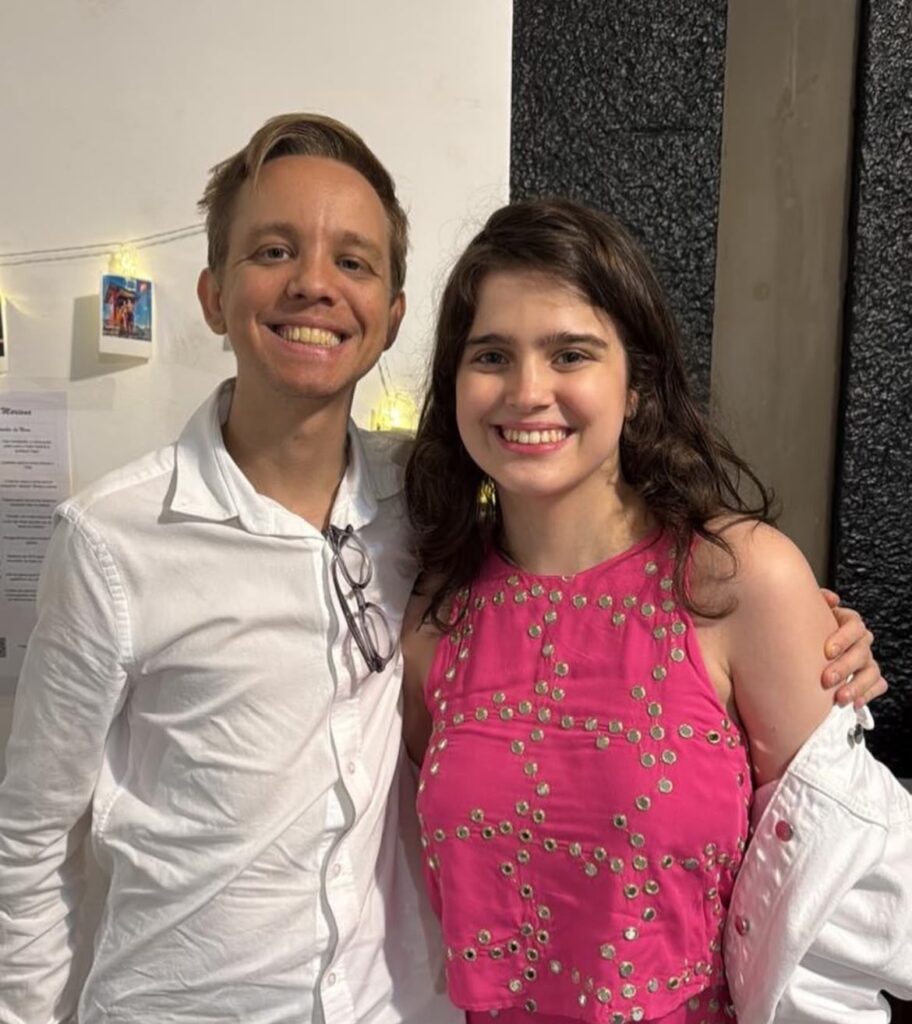 Valentina Schmidt anuncia noivado e encanta a web