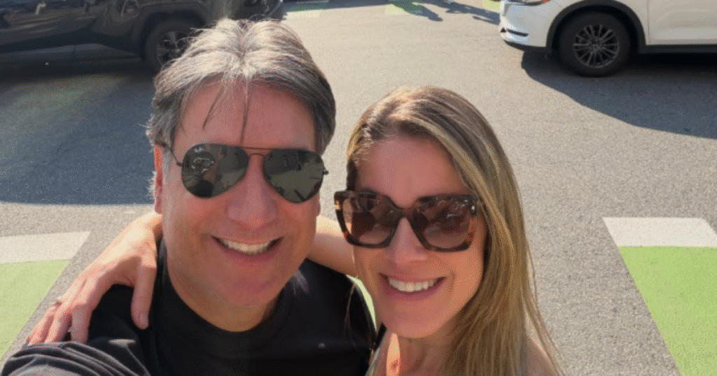 Jacqueline Brazil viaja aos EUA para ver o namorado