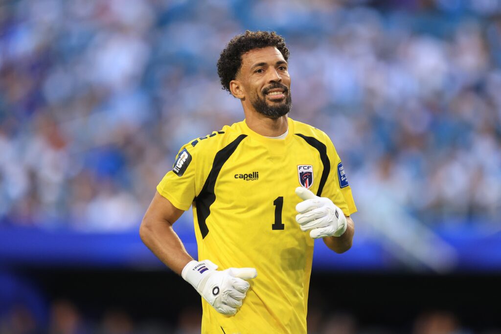 Goleiro Vozinha supera Alisson e Neuer em leilão