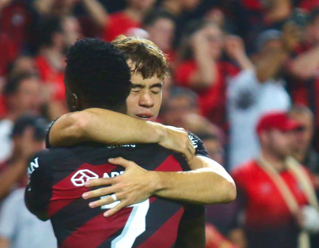 Athletico-PR x Vitória: Garotos do Caju dão show na Copa