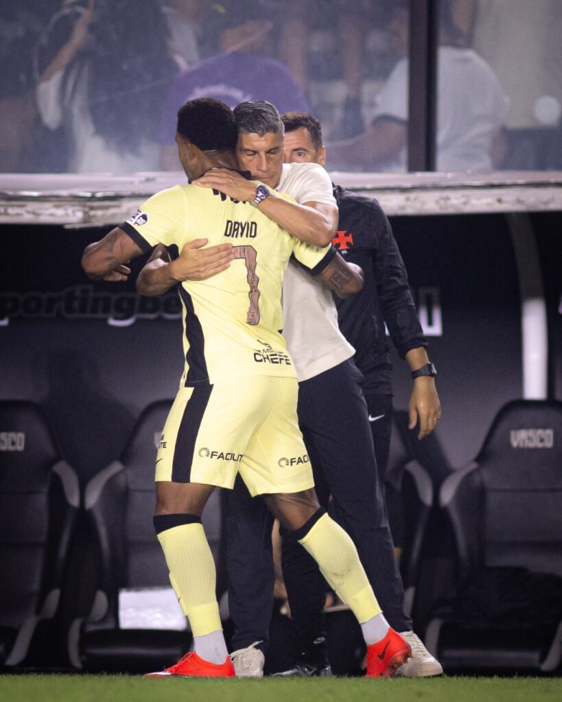 Bastidores de Vasco x Cruzeiro: drama, alívio e golaços