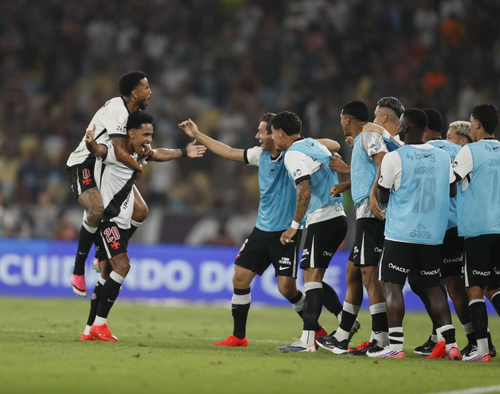 Freguesia do Fluminense: Vasco domina e avança