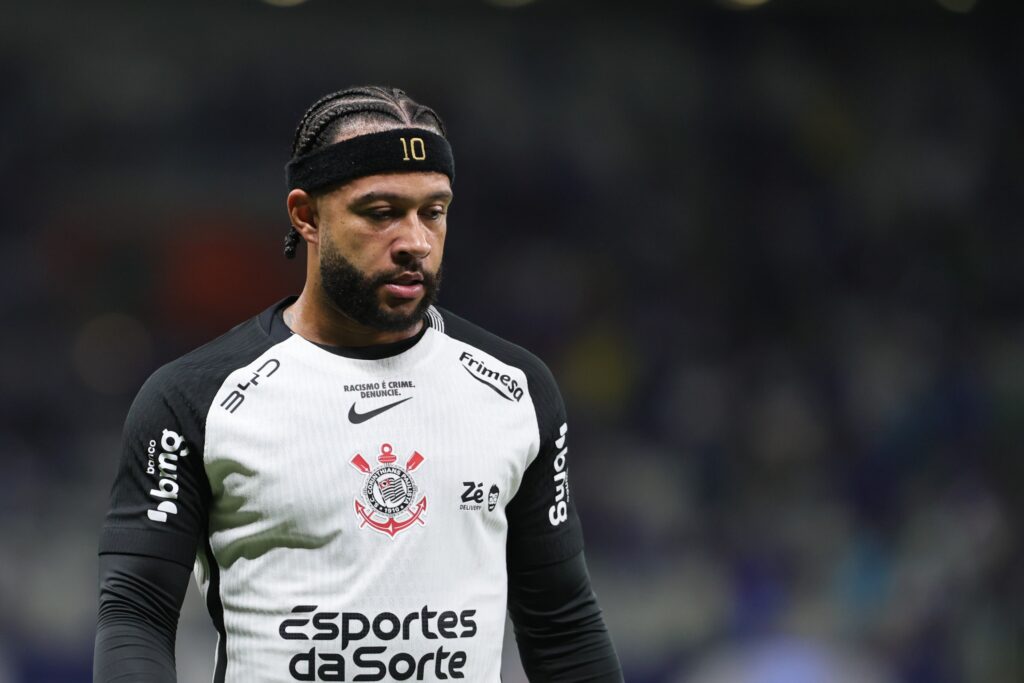 Bastidores: o caos na renovação de Memphis Depay