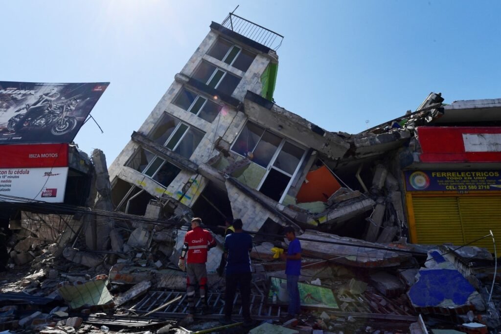 Terremoto na Colômbia derruba templos e mobiliza redes