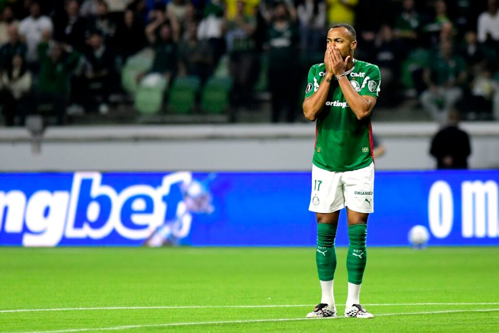 Falha de Carlos Miguel custa caro ao Palmeiras