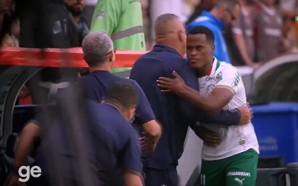 Jhon Arias vive reencontro tenso no Maracanã