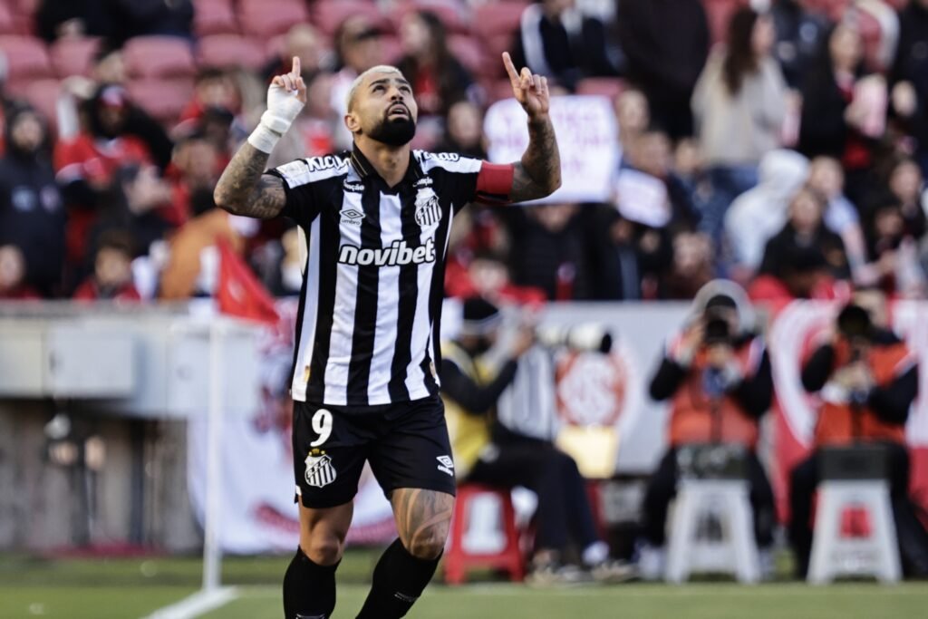Rollheiser no Santos brilha e assume protagonismo