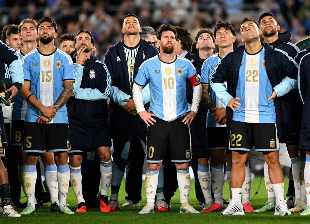 Lágrimas, polêmica e Cristiano na despedida de Messi