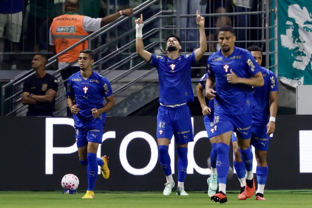 Palmeiras encosta na briga pelo título do Brasileirão